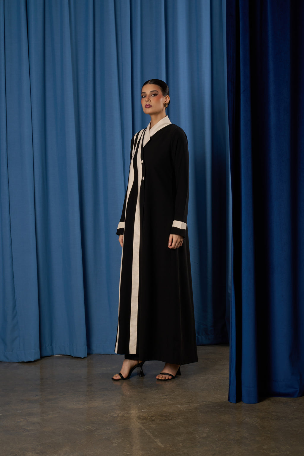 04-Black-Cream-Stripe-Trim