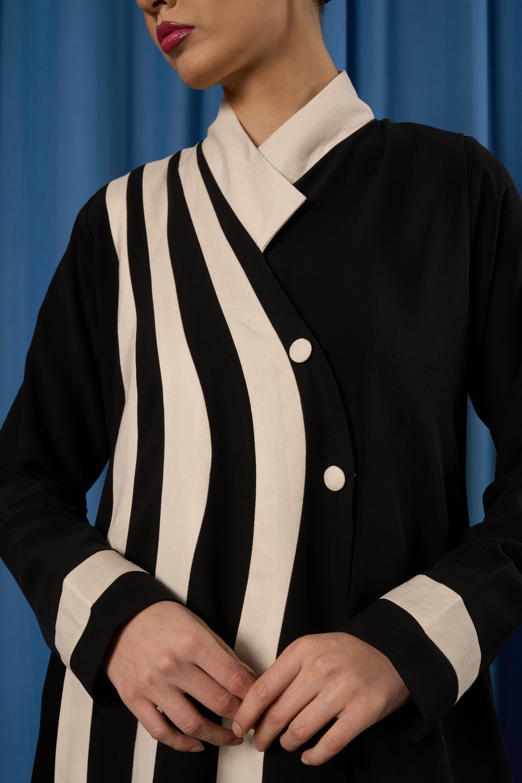 04-Black-Cream-Stripe-Trim