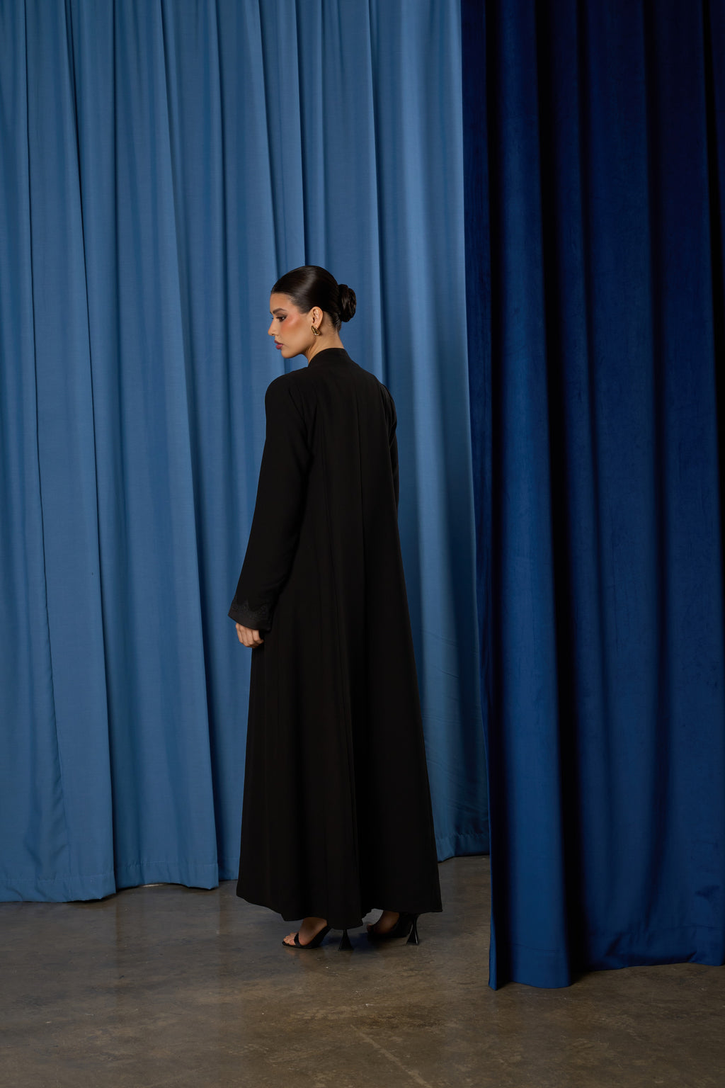 08-Minimal-Black-Abaya