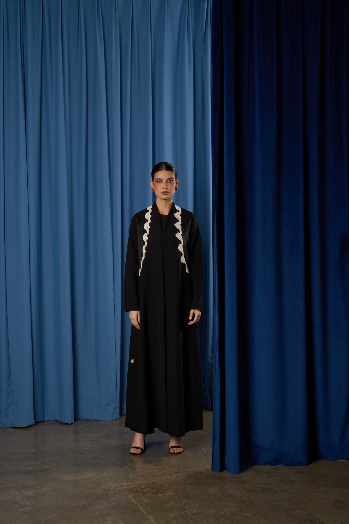 09-Black-Cream-Scallop-Trim
