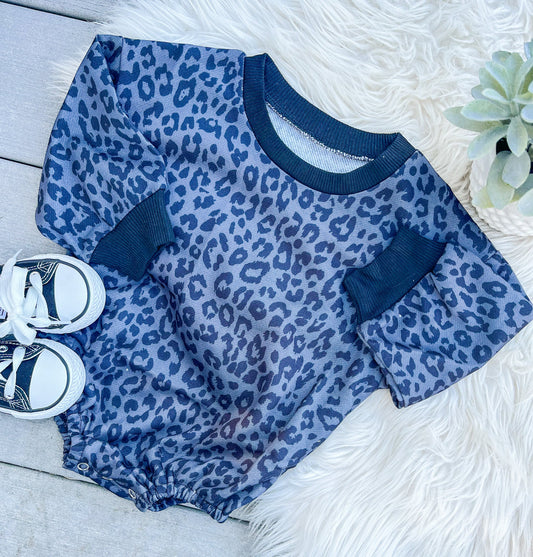 RTS: BLANK SWEATER CREWNECK BUBBLES*