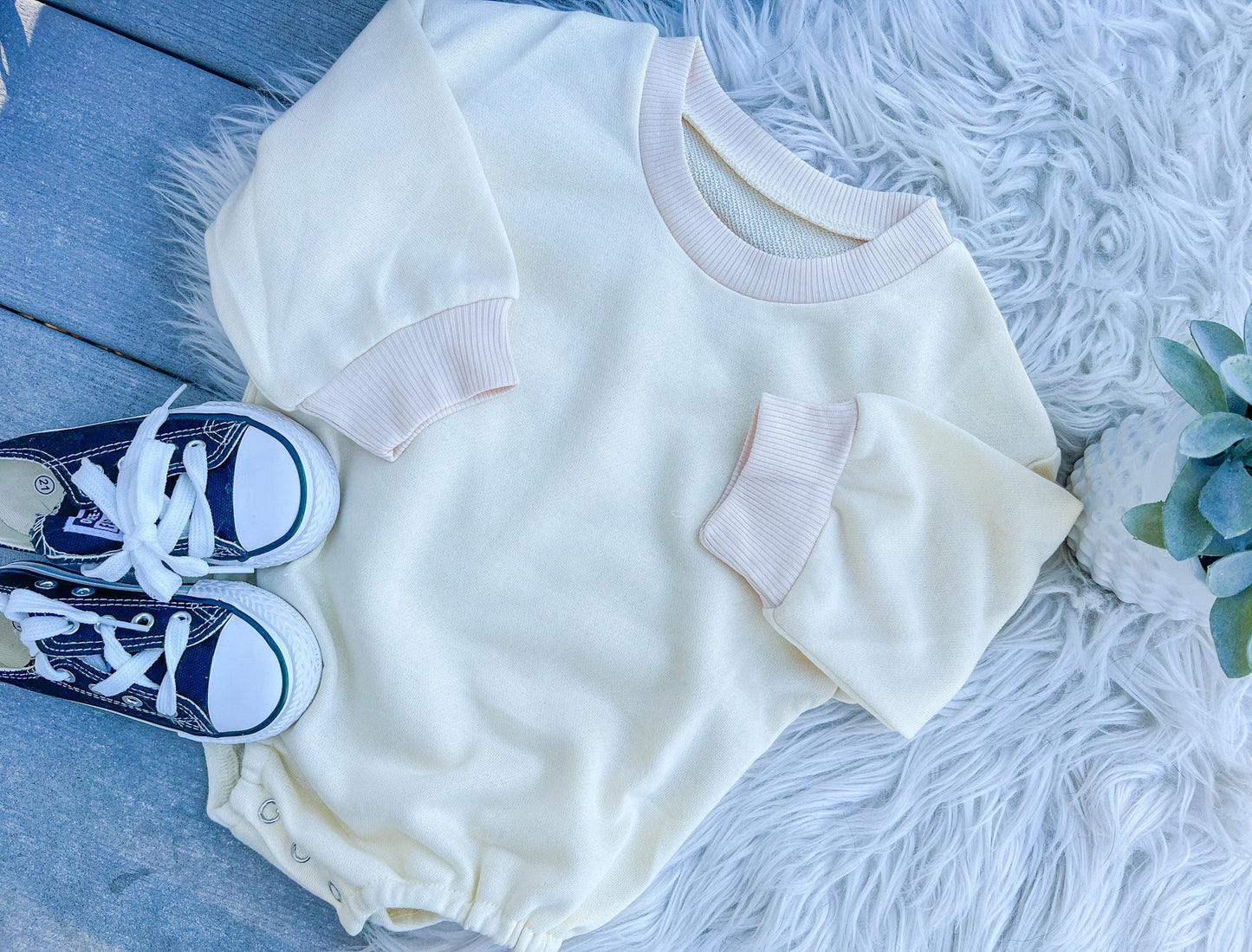 RTS: BLANK SWEATER CREWNECK BUBBLES*